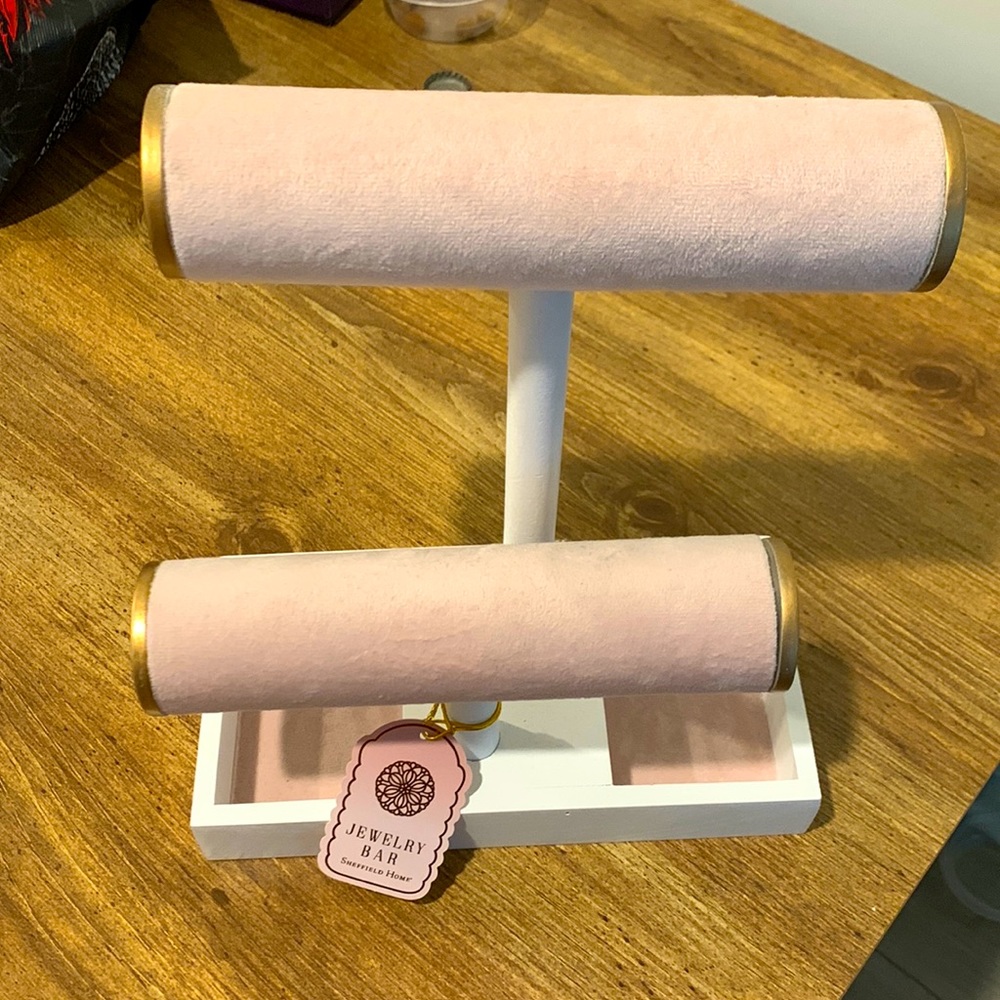 COPY - Pink and gold jewelry stand